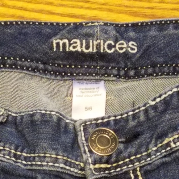 Maurices Factory Faded Distressed Capris Womens - Picture 5 of 6